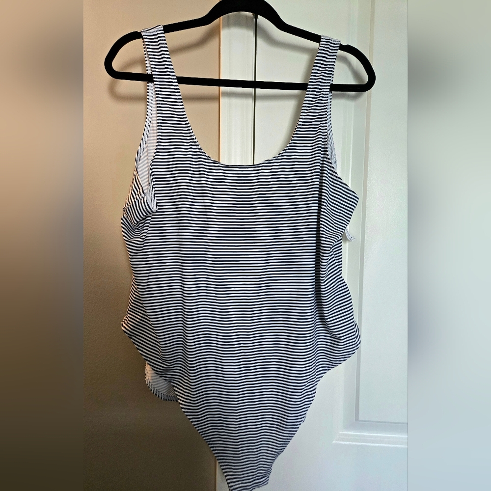 Old navy plus size women's scoop neck bodysuit navy stripes 3x